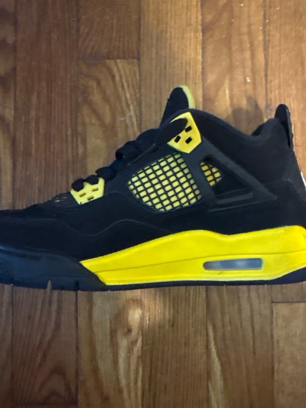 Jordon 4 yellow thunders